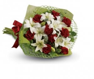 Ramo de lilium y Rosas Rojas